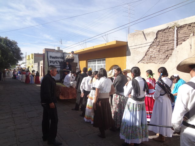 RECORRIDO POR LAS PRINCIPALES CALLES DE HUEJÚCAR