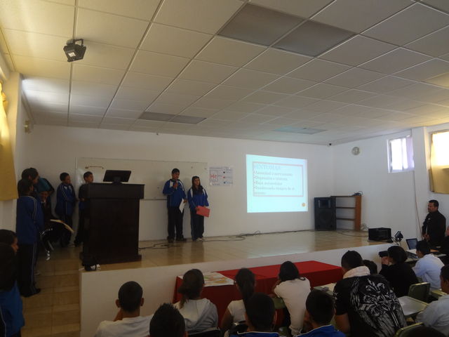 ALUMNOS DE PRIMERO REALIZANDO LA DEMOSTRACIÓN DE LO APRENDIDO