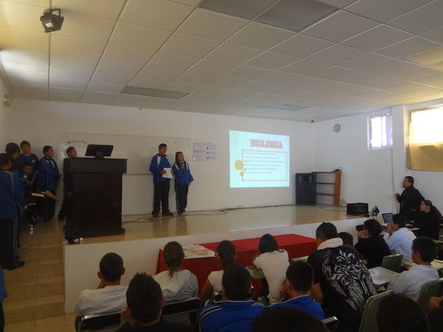 ALUMNOS DE PRIMERO REALIZANDO LA DEMOSTRACIÓN DE LO APRENDIDO